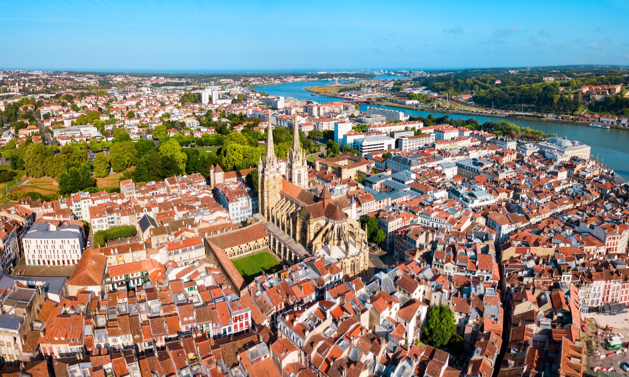 Séminaire d'entreprise à Bayonne, cathédrale et vue aérienne